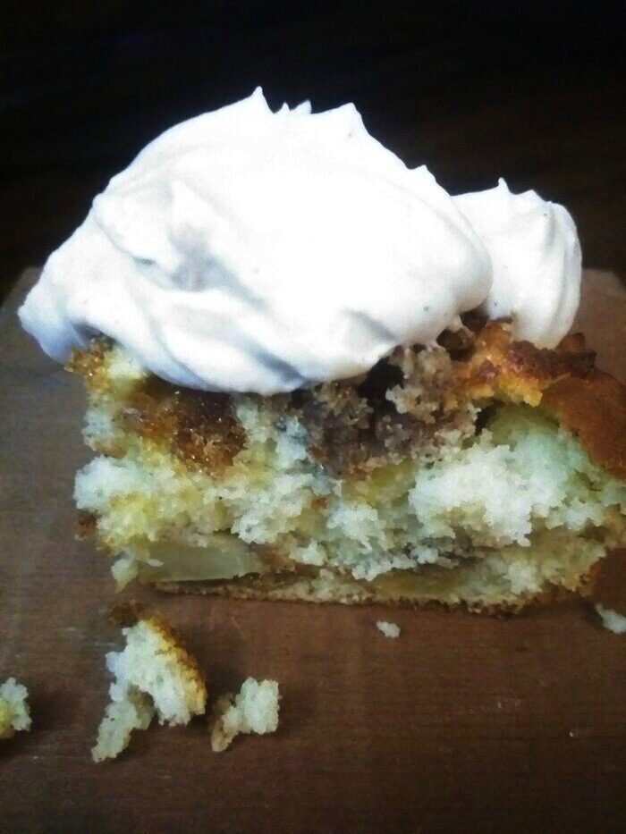 apple cinnamon crumb cake with maple cream